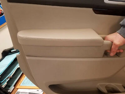 Kit de reparación de reposabrazos panel puerta Ford Explorer (2011-2018) (panel puerta no completo) Foto 1 de 3