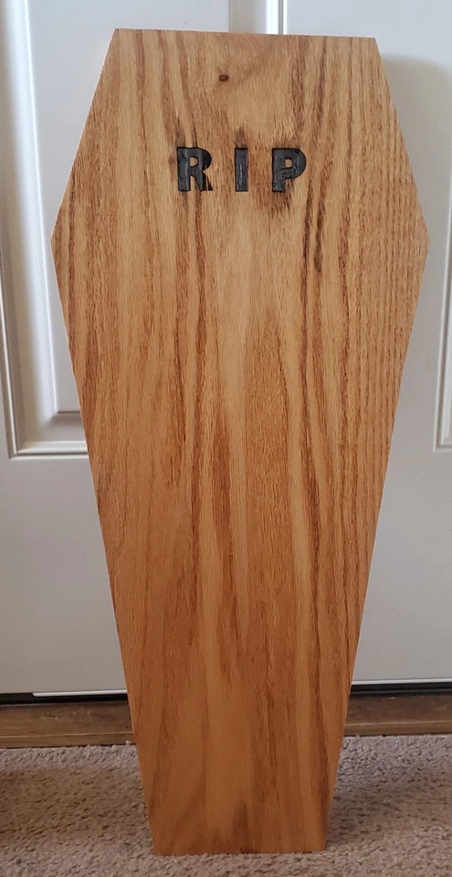 Charcutería / tabla de cortar, hecha a mano, en forma de ataúd Foto 1 de 3