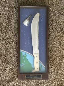 CASE ASTRONAUT M-1 MODEL 1966 KNIFE, NASA GEMINI & APOLLO, IN DISPLAY CASE - Picture 1 of 5