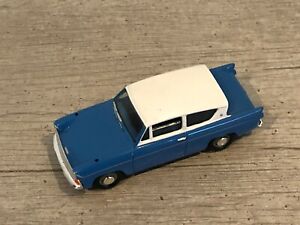 VANGUARDS Ford Anglia Bleu toit blanc incomplet et sans boîte 1/43