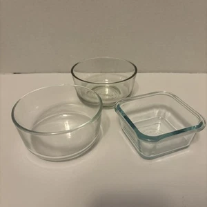 Set of 3 different pyrex dishes 470 ml and 500 ml bowls and 236 ml square dish - Picture 1 of 8
