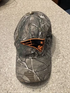 Cappello Berretto New England Patriots Uomo Verde Marrone Mimetico NFL Calcio Strapback Nuova Era - Foto 1 di 3