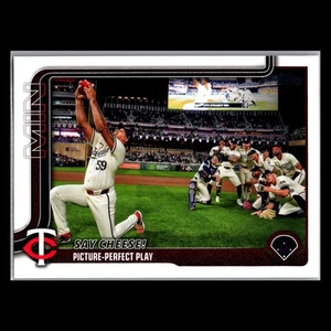 2025 Topps Series 1 - #81 Carlos Correa - Minnesota Twins - Baseball Card - Picture 1 of 2