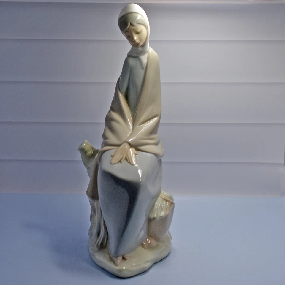 NAO by Lladro Spain, 'Girl sitting on Tree' Figurine Vintage, Spain - image 1 of 4