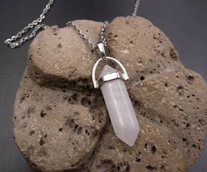 Collier argenté + pendentif pointe hexagonale en Quartz Rose du Brésil - Imagen 1 de 6