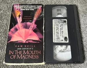 In The Mouth of Madness VHS Tape 1995 Sam Neill John Carpenter 90s Horror Movie - Bild 1 von 5