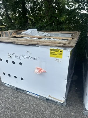 Unidad de paquete comercial de aire acondicionado recto 7,5 toneladas 11,2 EER, 208-230/3/60, R-410A Foto 1 de 2