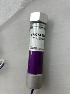Honeywell C7027A 1049 Minipeeper Ultraviolet Flame Detector - Picture 1 of 3