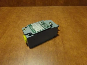 Square D limit switch BM53 - Picture 1 of 3