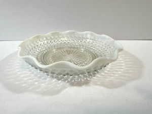 "Plato de cuenco opalescente Fenton Moonstone borde con volantes 7,5"" Hobnail usado en excelente estado" - Imagen 1 de 5