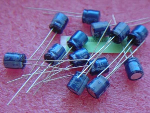 25 Stück 100uF 16V RC2 ELNA ø6,3x7  Kondensator ( R2A ) RC2-16V101MF1 NEU - Bild 1 von 1