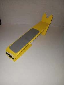 Nikon Scope Objektiv Display pulverbeschichtet gelb Metallstück gepolstert 11" lang - Bild 1 von 7