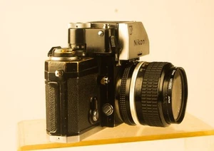 DIE LEGENDÄRE NIKON F 35mm SLR MIT PHOTOMIC PRISMA & 24MM WIDE OBJEKTIV ref:8858R - Bild 1 von 8