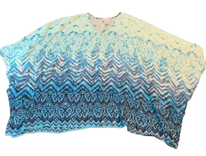 Blusa Belle by Kim Grava Abstracta Azul Océano Verde Menta Estampada Cuello en V Azul - Imagen 1 de 5