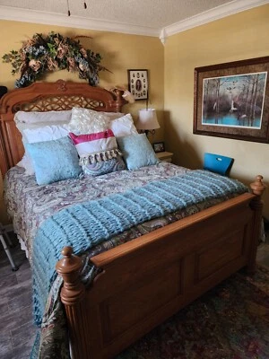 6 piece Sumpter Cabinet Company Oak River Dance Bedroom Suite - Image 1 of 4