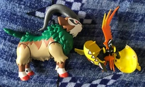 2 X Pokemon Tomy Figure Tapu Koko 2017 & Gogoat 2015 Modellino Battaglia - Foto 1 di 16