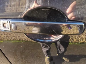 NISSAN QASHQAI J10 2007-2014 N/S/F PASSENGER SIDE FRONT KEYLESS ENTRY HANDLE - Picture 1 of 1