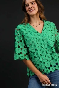 Umgee Women's V-Neck Scalloped Floral Lace Half Sleeve Top in Emerald Green - Picture 1 of 5