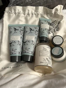 BRANDNEUES LAURA ASHLEY KÖRPERPFLEGESET IN GESCHENKSTOFFTASCHE 7 TEILE - Bild 1 von 17