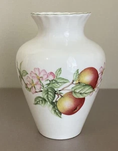Grazioso vaso bianco inglese vintage frutta mele prugne fragole 7" - Foto 1 di 7