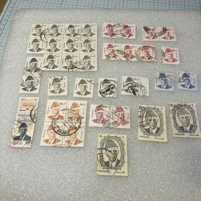 35 USED/Cancelled Varied MUHAMMAD ALI JINNAH Pakistan Stamps, 1970-2000. A DEAL! - Image 1 of 4