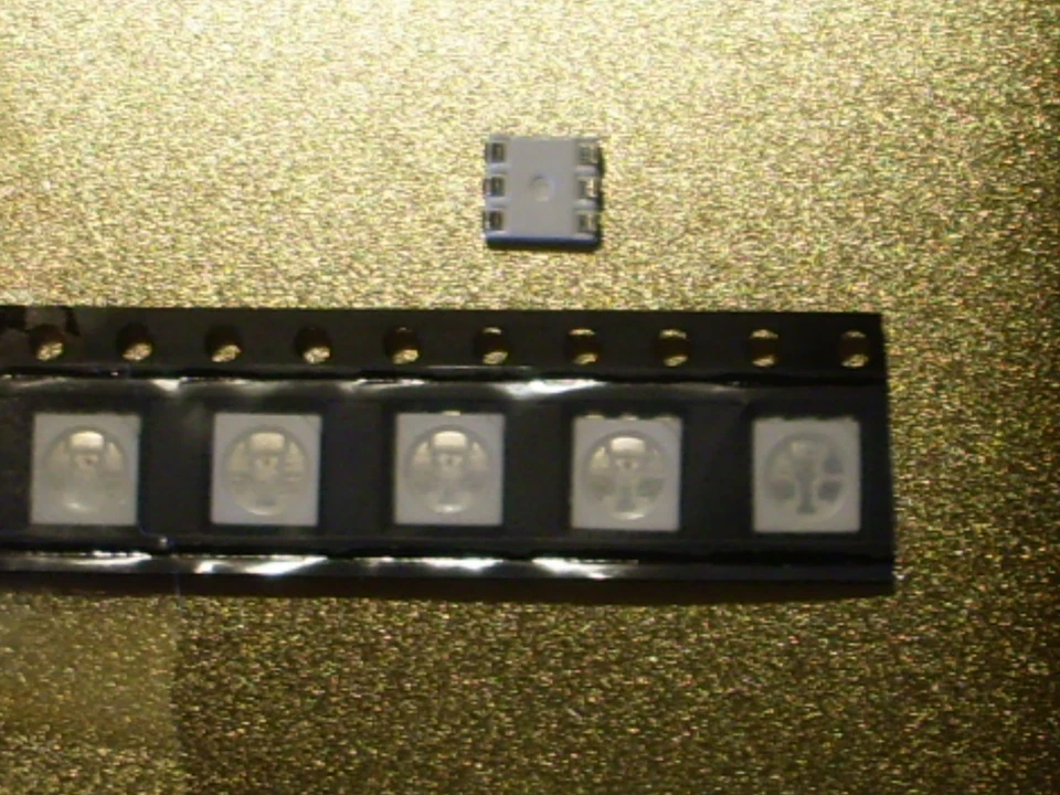 30 Stück 5050 RGB SMD LED / Rot-Grün-Blau /steuerbar/ gemeinsame Anode (+ Pol) - Bild 1 von 1