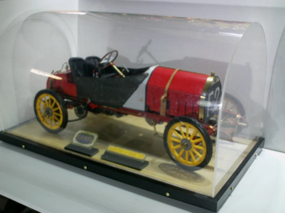 F2 Fiat POCHER scala 1/8 completa di vetrinetta - super dettagliata - perfetta - Immagine 1 di 4