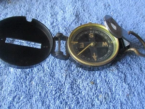 Brújula de bolsillo vintage fechada 1944 Superior Magneto Corp coleccionable bonito artículo - Imagen 1 de 5
