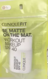CLINIQUE FIT Allenamento Trucco SPF 40 Tonalità 01 LUCE Fondotinta Sigillato 30ml Nuovo - Foto 1 di 1