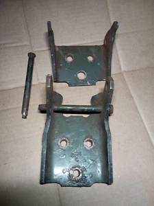 DOOR HINGE RH LH UPPER 70 68-72 CHEVELLE 69 71 GTO CAMINO UTLASS MONTE MALIBU - Picture 1 of 4