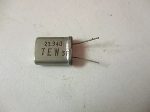 TEW Radio Crystal 23.340 MHz 0.5mm 0.02inch Diameter Leads Vintage - Zdjęcie 1 z 2