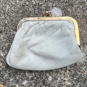 Womens Leather White Coin Purse Brass Kiss Clasp Vintage Retro Glam Mini 70s - Picture 1 of 4