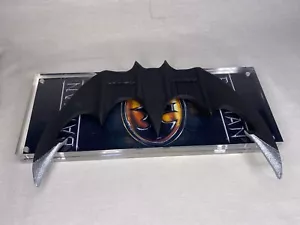 Batman (1989) Batarang, resina solida, targa display, replica oggetti di scena reali - Foto 1 di 12