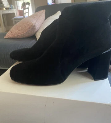 Prada 绒面皮短靴 40.5 码 — 第 1/4 张图片