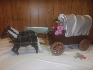VINTAGE HAND CARVED CANASTOGA COVERED WAGON WITH PEOPLE AND HORSES - Picture 1 of 8