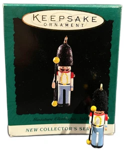 Hallmark Andenken Ornament Miniatur - Miniatur Wäscheklammer Soldat #1 1995 - Bild 1 von 10