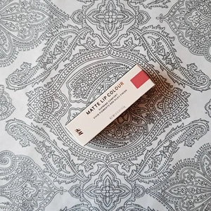 H&M Cream Lip Colour Red Lipstick Vivid Silky Finish Shade The Feels New Sealed - Picture 1 of 1