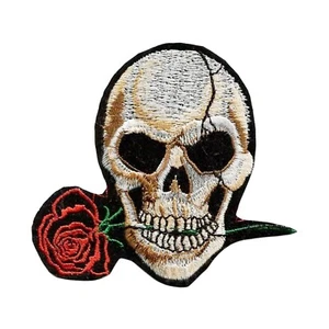 Totenkopf mit Rose bestickt Bügelbild Patch Gothic Blumenmuster - Bild 1 von 2