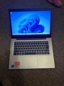 Lenovo ideapad S130-14IGM 81J2 - Celeron N4000 1.1GHz - 4GB Ram - 11" - 64GB ... - Picture 1 of 13