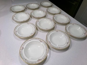 NORITAKE BARRYMORE POSTEN VON 12 SUPPENSCHÜSSELN MIT UMRANDET - Bild 1 von 3