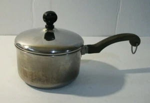 Sartén para salsa Farberware revestida de aluminio de acero inoxidable de 1 cuarto con tapa a juego - Imagen 1 de 5
