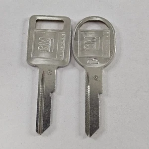 Juego de 2 llaves vintage GM sin cortar encendido B puertas maletero en blanco OEM cerrajero NUEVO - Imagen 1 de 5