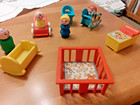 Fisher Price Little People, Laufstall, Wiege, Schaukelpf., Hochstuhl, 4 Figuren