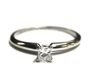 Anillo de compromiso solitario de diamantes princesa de 0,20 quilates VS2 H de oro blanco de 14 k 1,7 g 6,75 - Imagen 1 de 7