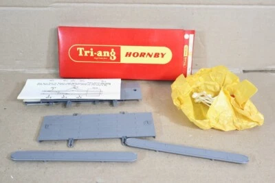 TRIANG HORNBY R496 DOUBLE TRACK LEVEL CROSSING for SUPER 4 track MINT BOXED og - Image 1 of 4