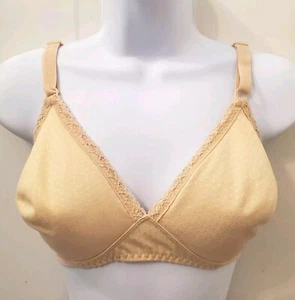 Delicates Vintage Bra 38 Almost B Soft Cup Bra Wireless Lightly Foam Padded 2633 - Picture 1 of 14