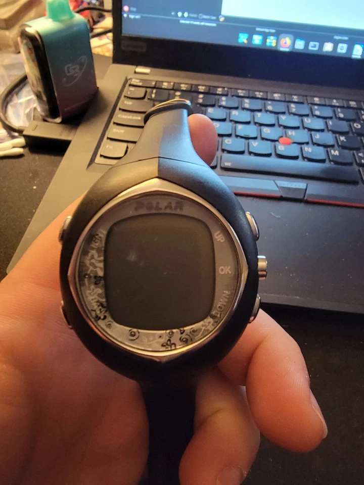 女士 Polar F6 黑色训练心率数字手表需要电池 — 第 1/2 张图片