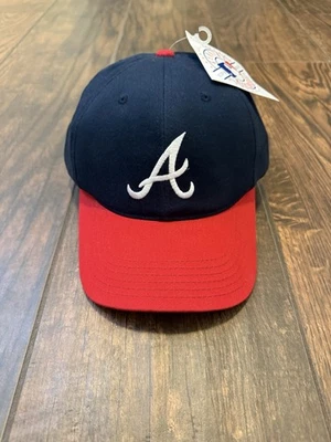 De colección Nuevo con Etiquetas Atlanta Braves Gorra con Correa MLB Béisbol Años 90 Gemelos Empresa Azul Rojo Foto 1 de 4