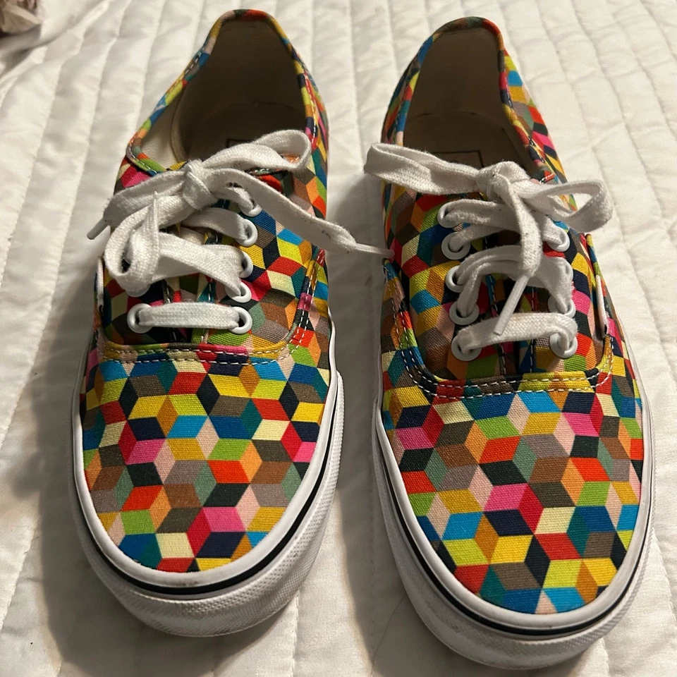 Zapatillas Vans Auténticas Multicolor Estampado Geométrico Cubo Mujer’s 8.5 (Hombre’s 7) Foto 1 de 4