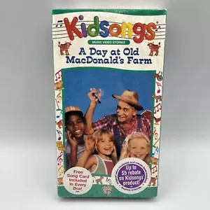 Kidsongs - VHS - A Day at Old MacDonald's Farm - 1985 - Children's Video - New - Imagen 1 de 9